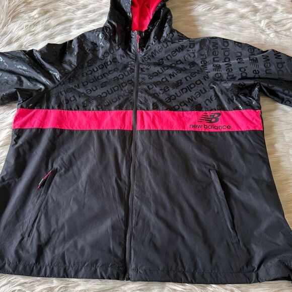 New Balance Zip Up Hooded Windbreaker Jacket in Black/Pink - Picture 6 of 7